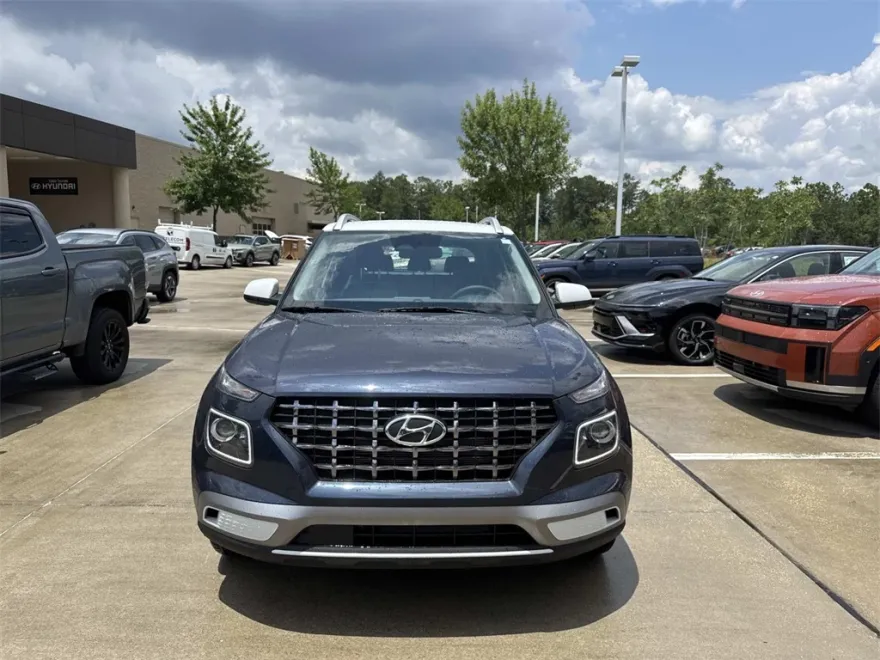 2025 Hyundai Venue Limited photo 1