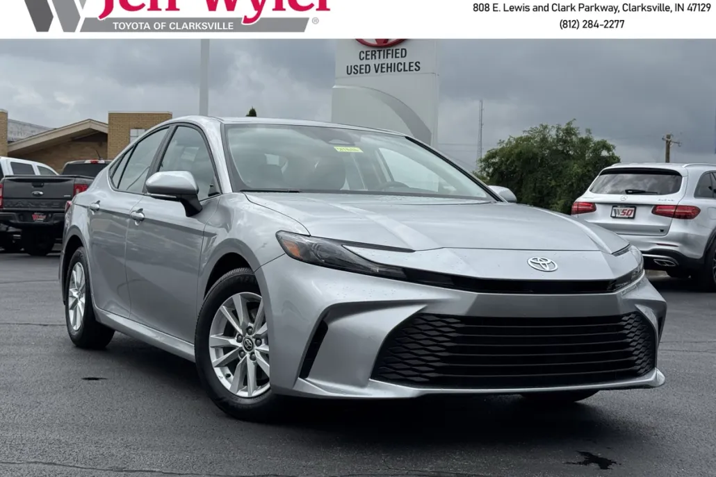2025 Toyota Camry LE Hybrid photo 1