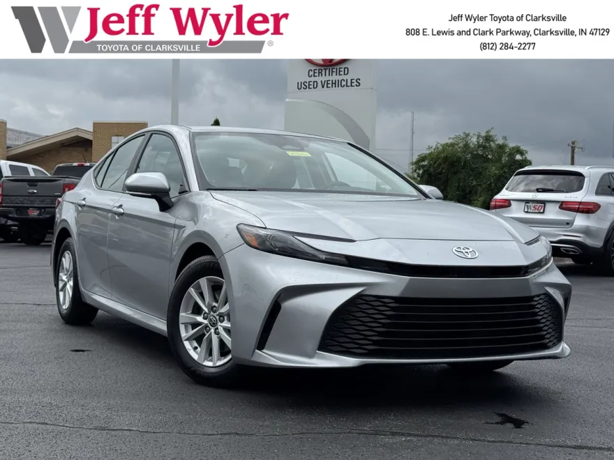 2025 Toyota Camry LE Hybrid photo 1