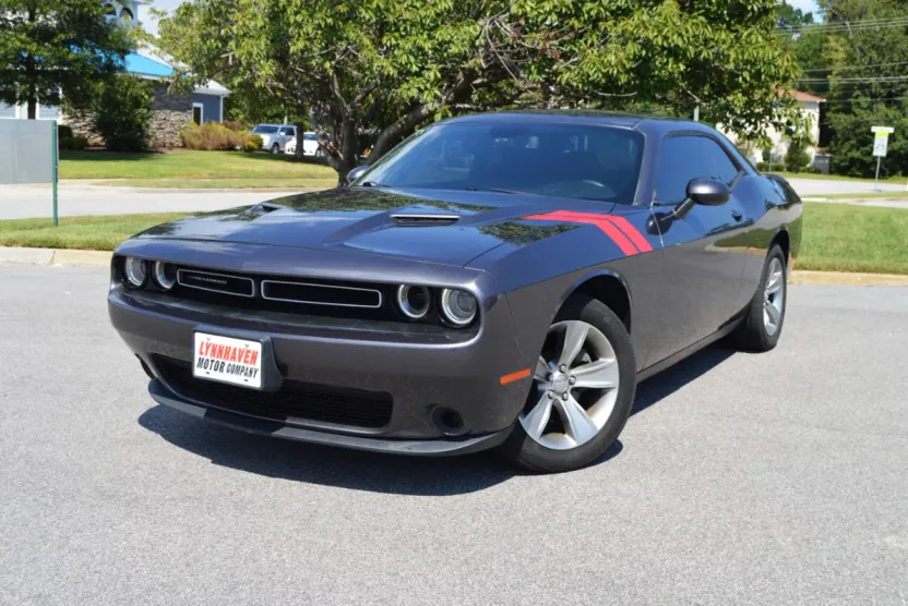 2019 Dodge Challenger SXT photo 1