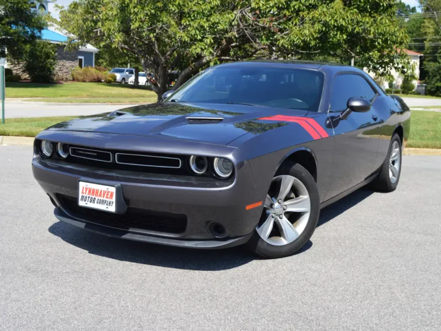 2019 Dodge Challenger SXT photo 1