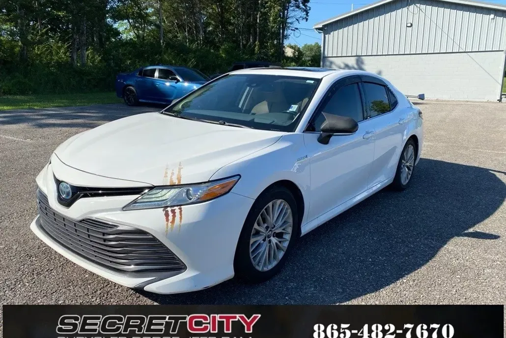 2019 Toyota Camry Hybrid XLE photo 1
