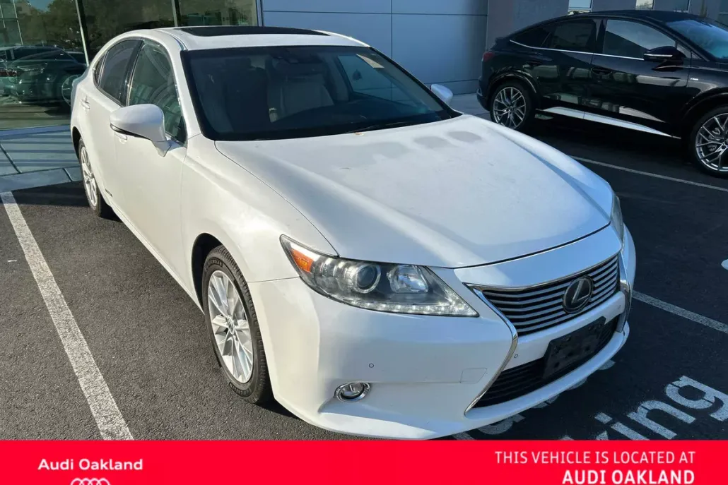 2014 Lexus ES 300h photo 1