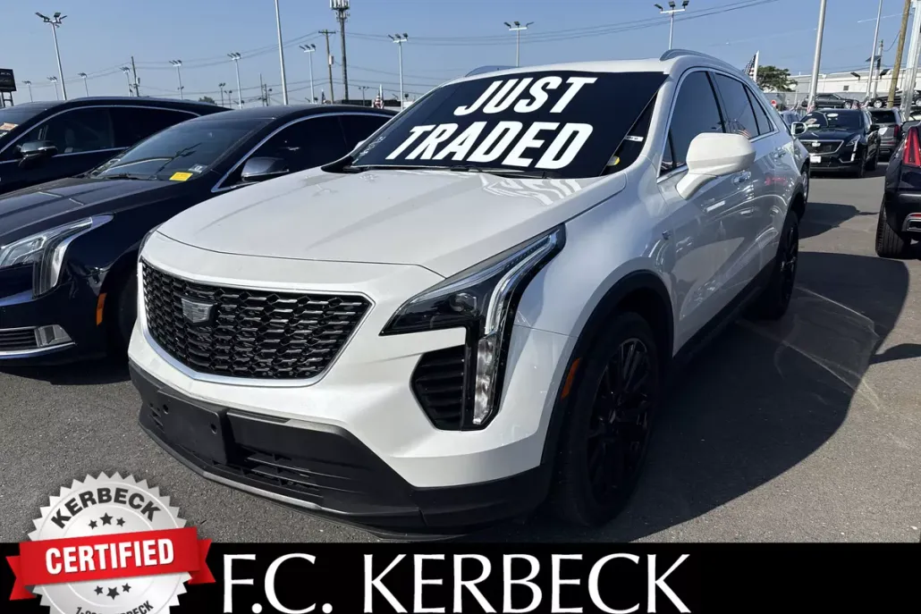 2022 Cadillac XT4 Luxury photo 1