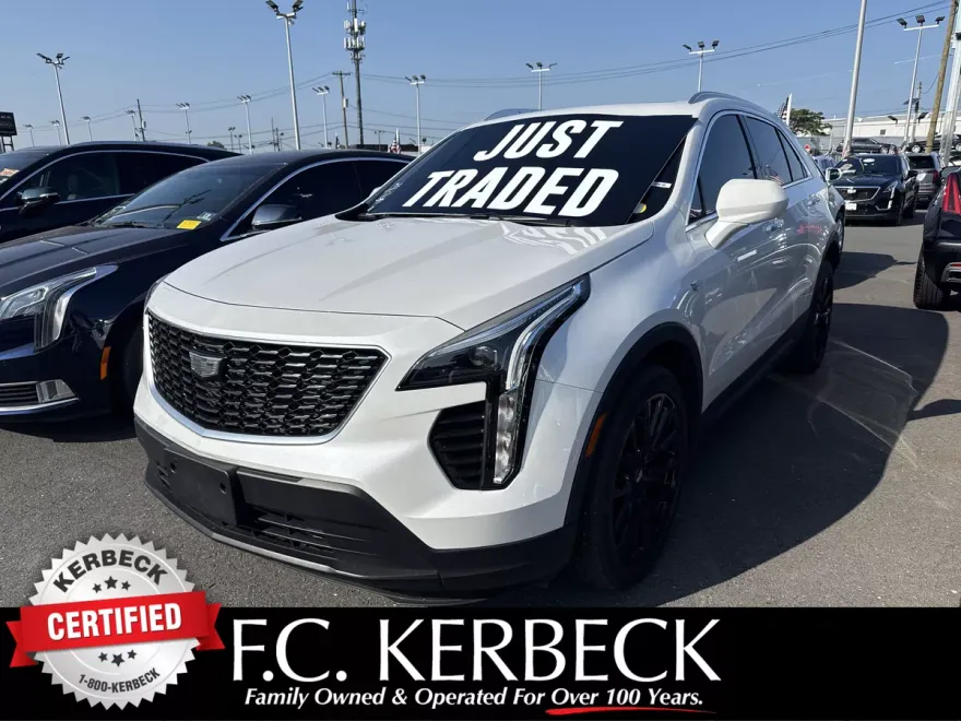 2022 Cadillac XT4 Luxury photo 1