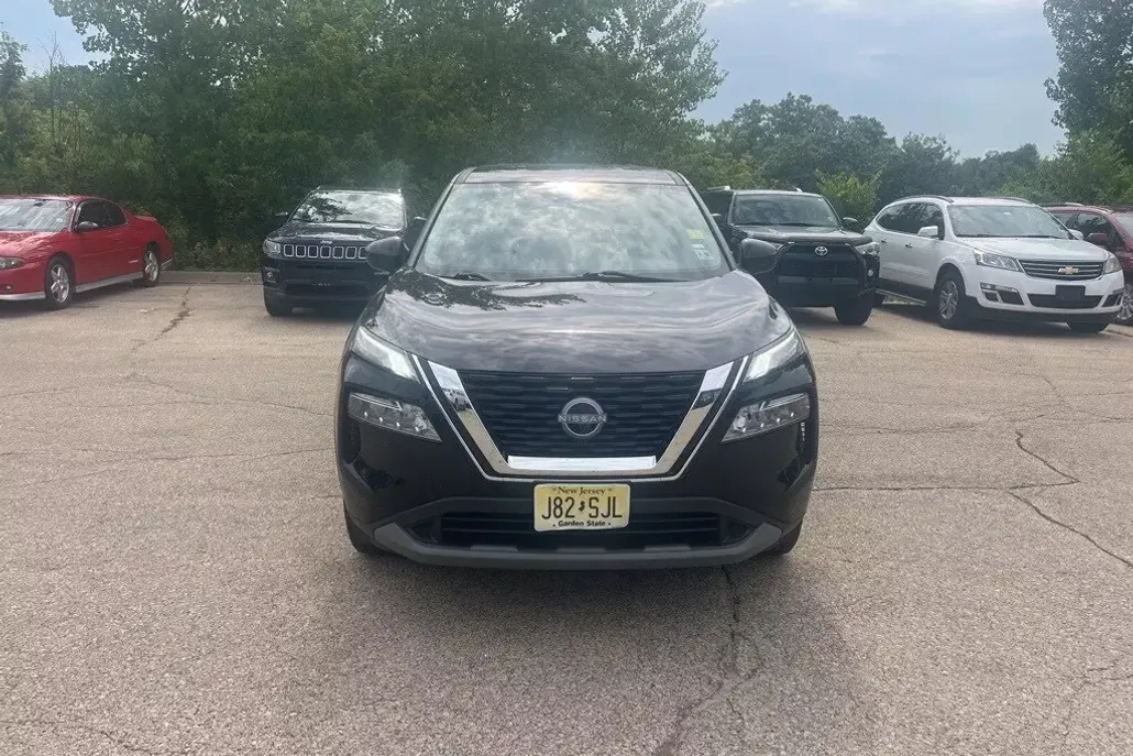 2023 Nissan Rogue SV photo 1