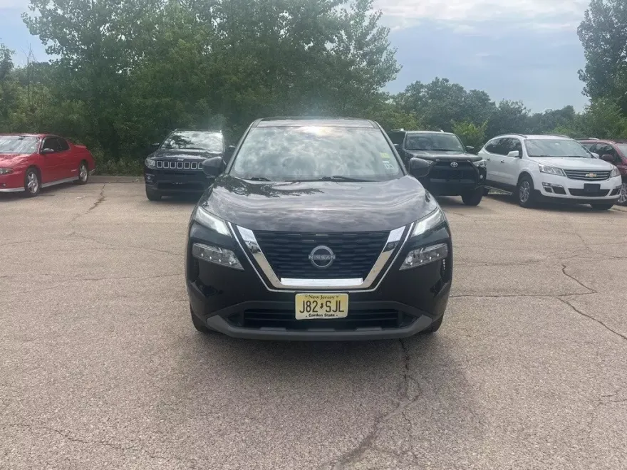 2023 Nissan Rogue SV photo 1