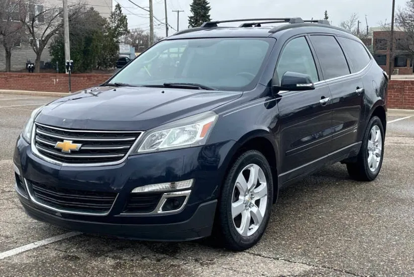 2016 Chevrolet Traverse 1LT photo 1