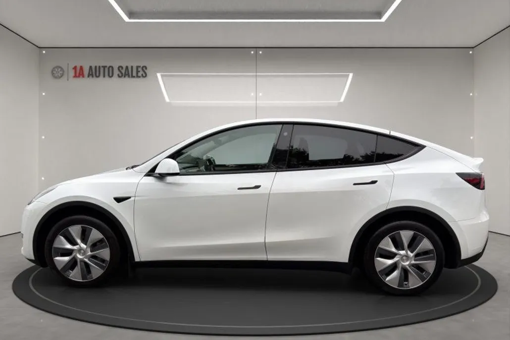 2023 Tesla Model Y Long Range photo 1