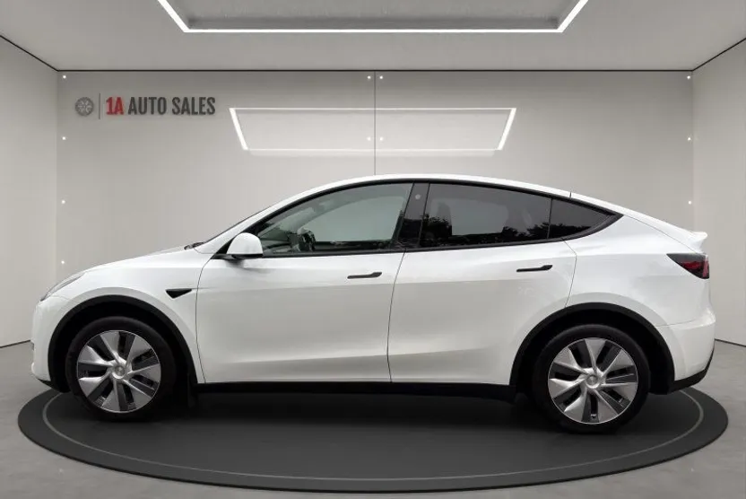 2023 Tesla Model Y Long Range photo 1