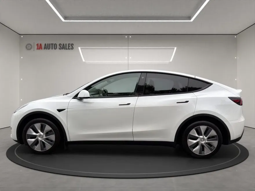 2023 Tesla Model Y Long Range photo 1