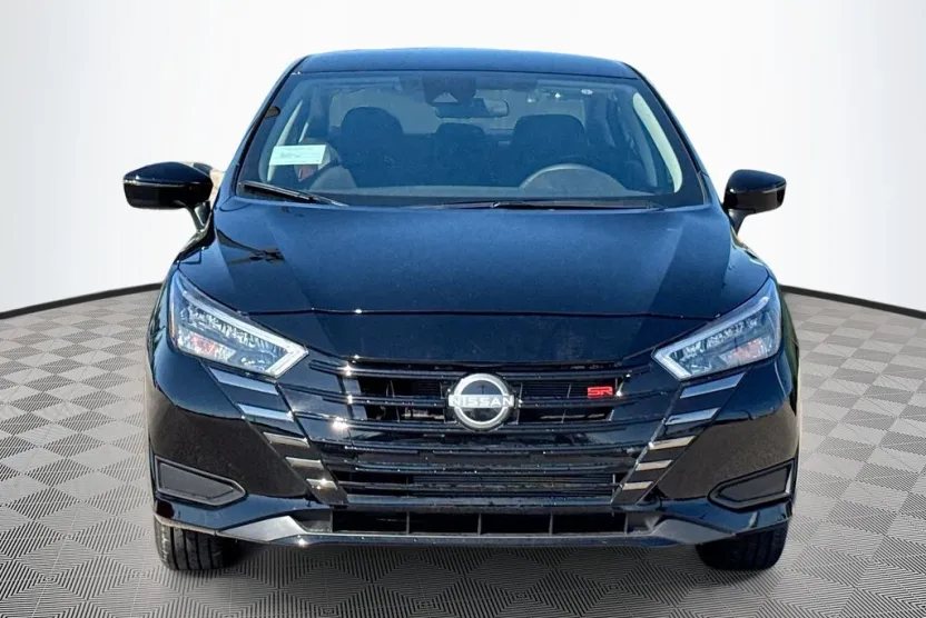 2025 Nissan Versa 1.6 SR photo 1