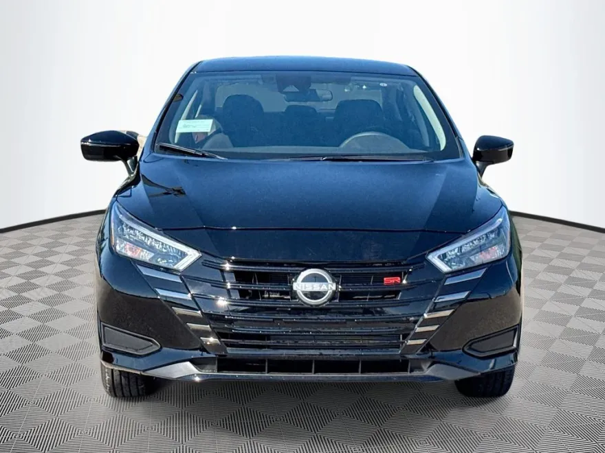 2025 Nissan Versa 1.6 SR photo 1