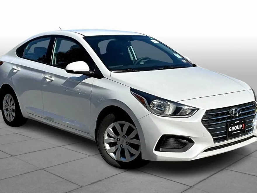 2022 Hyundai Accent SE photo 1