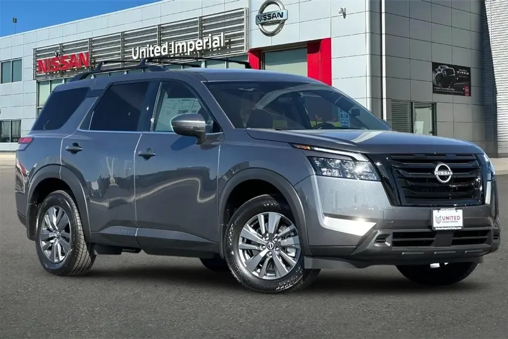 2025 Nissan Pathfinder SV photo 1