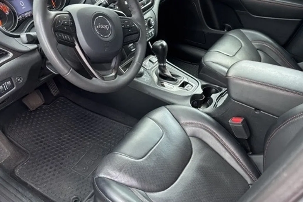 2022 Jeep Cherokee Trailhawk photo 1