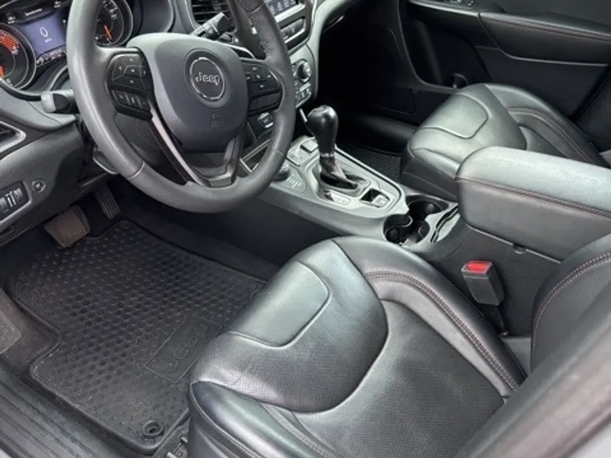 2022 Jeep Cherokee Trailhawk photo 1