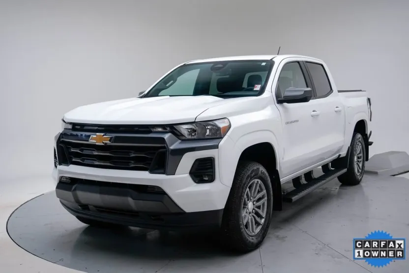 2024 Chevrolet Colorado LT photo 1