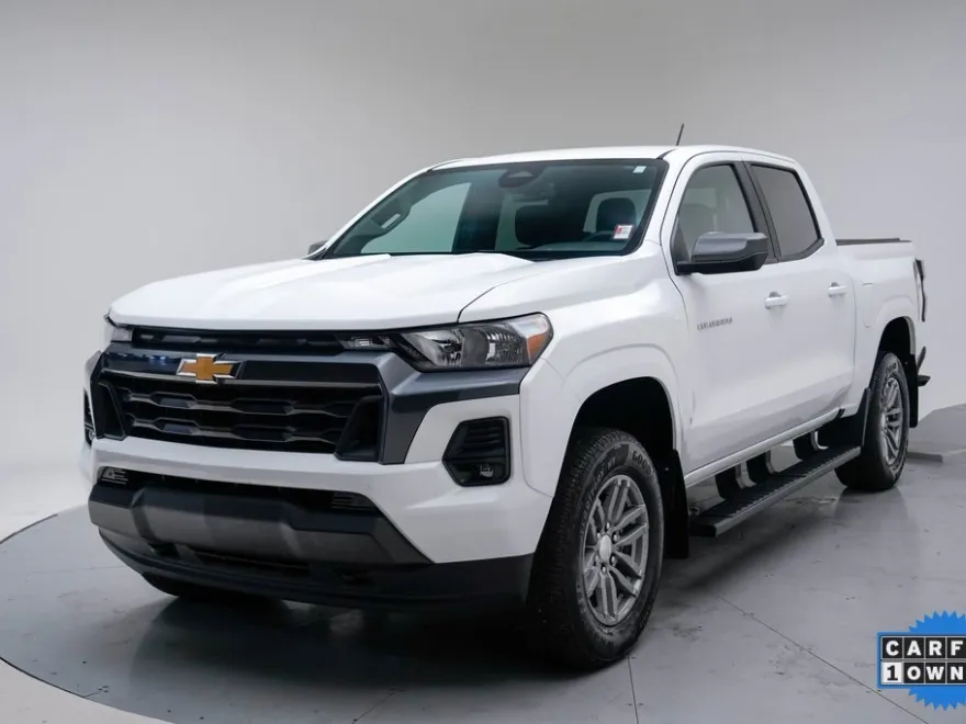 2024 Chevrolet Colorado LT photo 1
