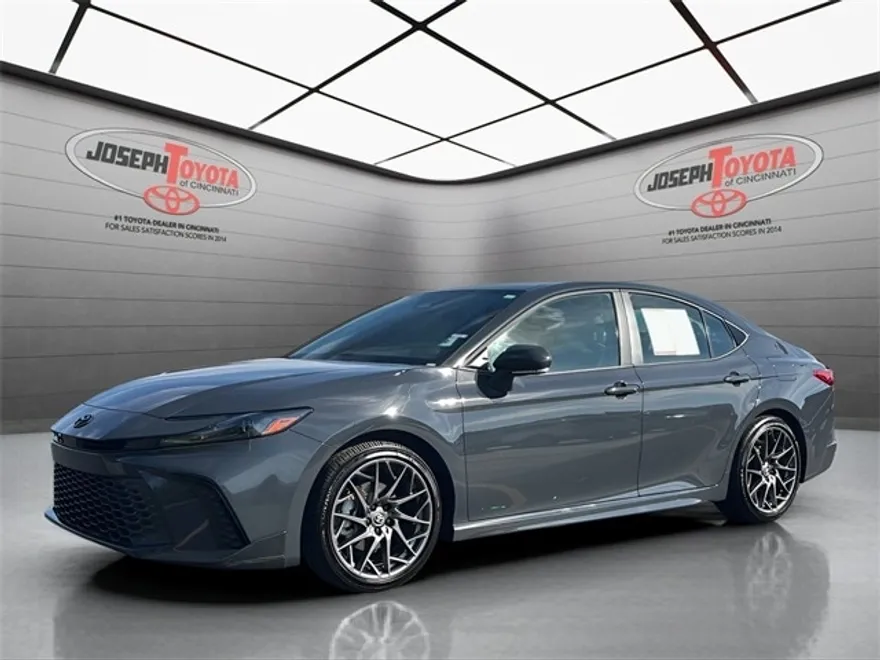 2025 Toyota Camry SE photo 1