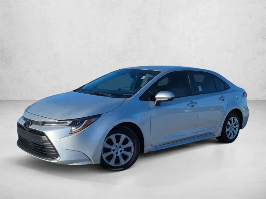 2024 Toyota Corolla LE photo 1