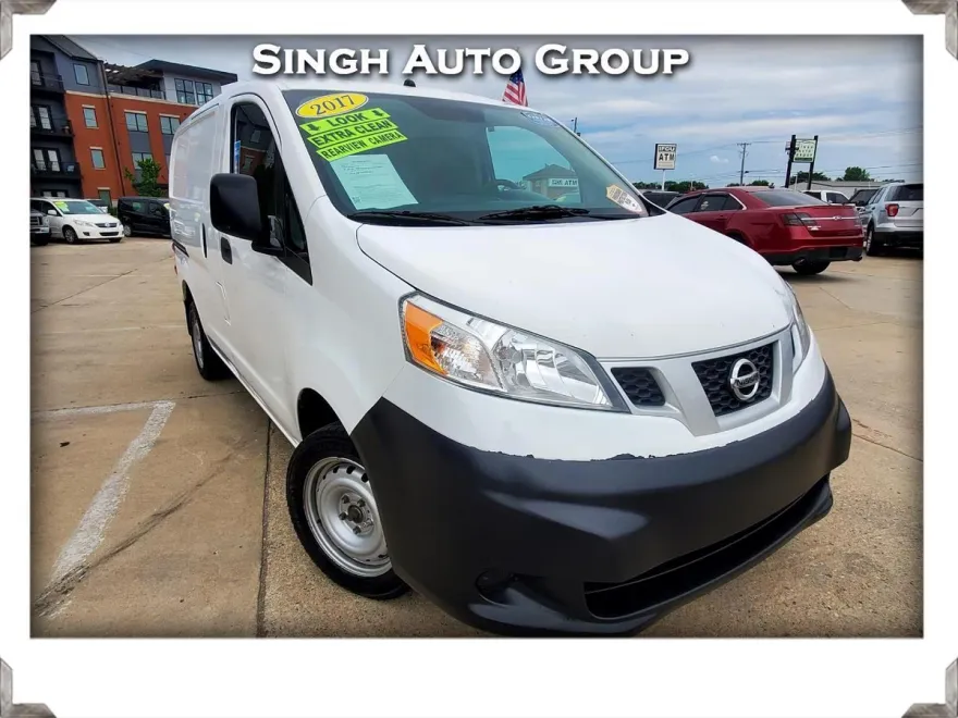 2017 Nissan NV200 S photo 1