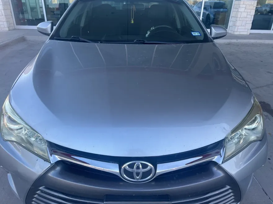 2016 Toyota Camry XLE photo 1