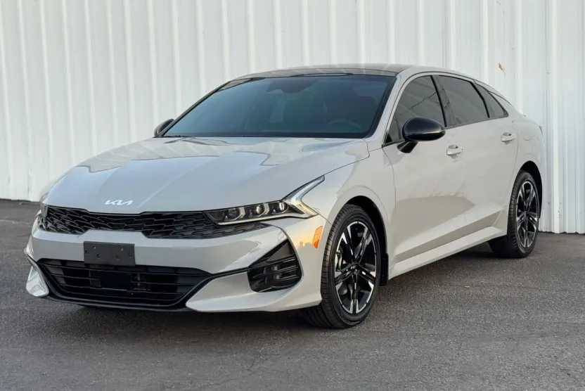 2024 Kia K5 GT-Line photo 1