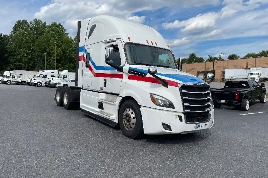 2023 Freightliner Cascadia 126" Sleeper Cab photo 1