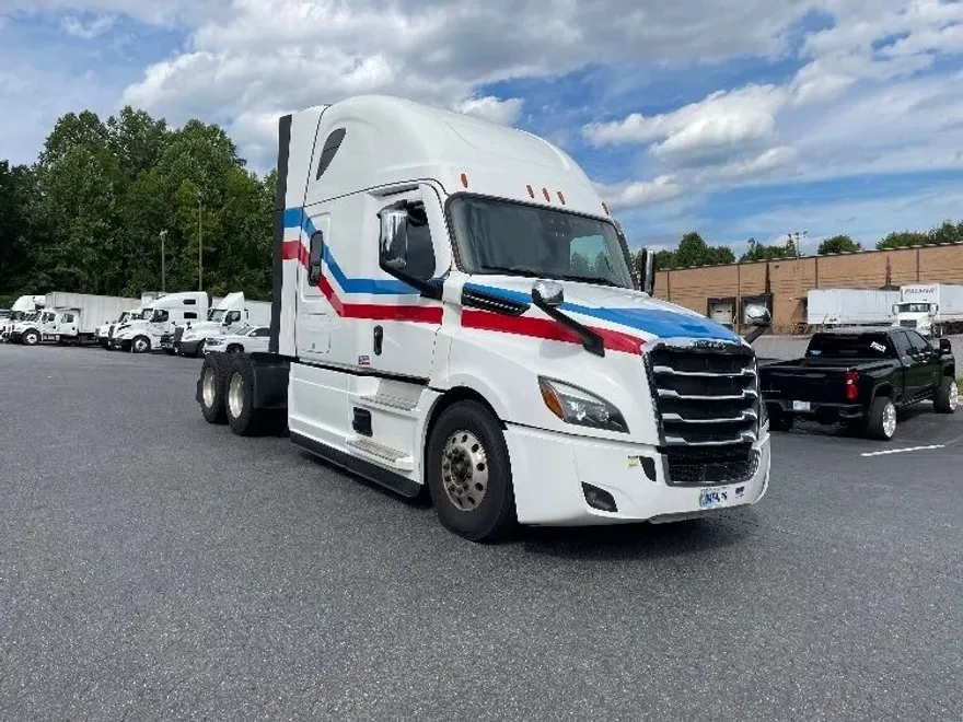 2023 Freightliner Cascadia 126" Sleeper Cab photo 1