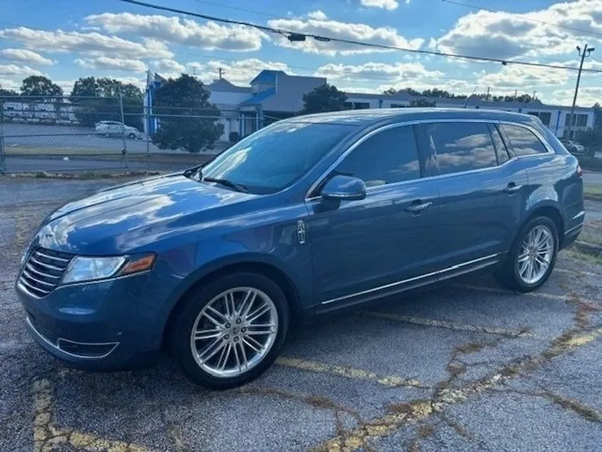 2018 Lincoln MKT Reserve photo 1