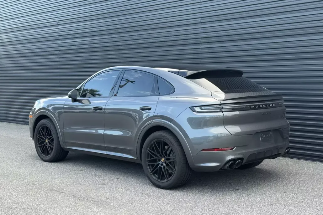 2025 Porsche Cayenne Coupe photo 1