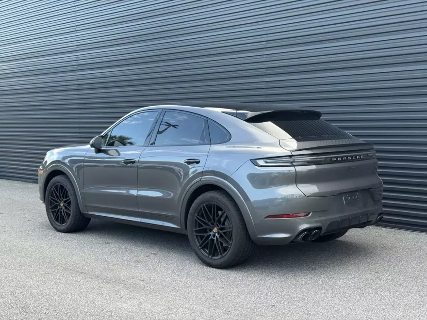 2025 Porsche Cayenne Coupe photo 1
