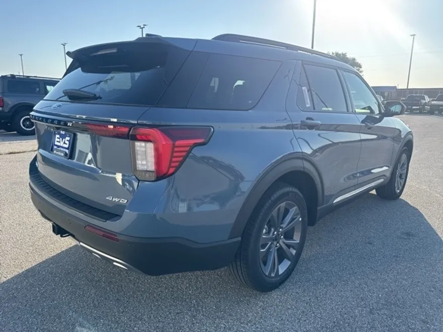 2025 Ford Explorer photo 1