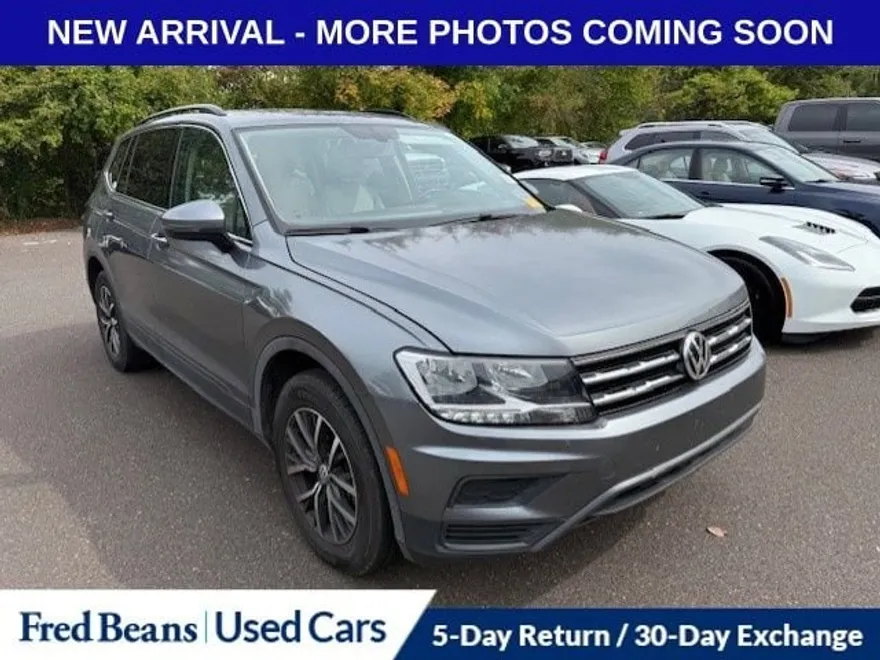 2019 Volkswagen Tiguan SEL R-Line photo 1
