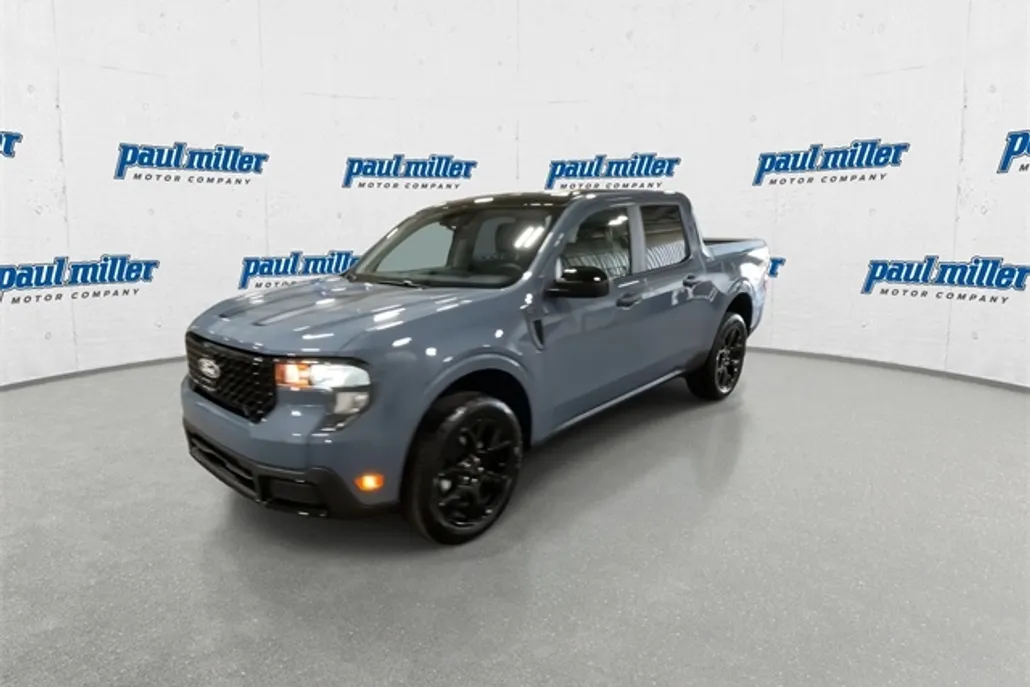 2025 Ford Maverick XLT photo 1