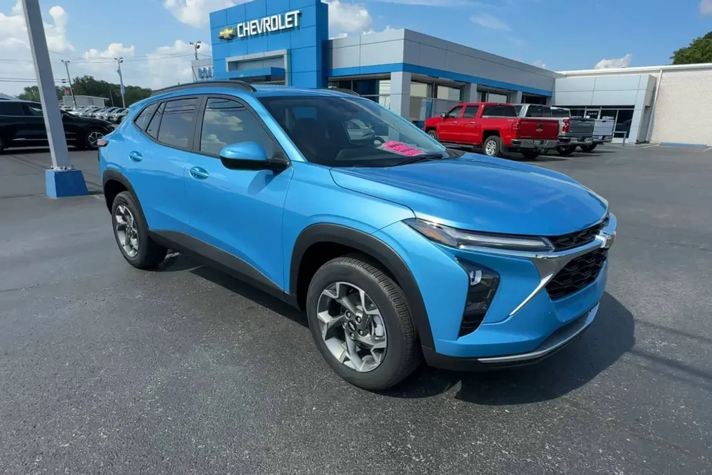2025 Chevrolet Trax LT photo 1