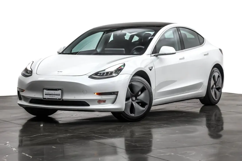 2020 Tesla Model 3 Standard Range Plus photo 1