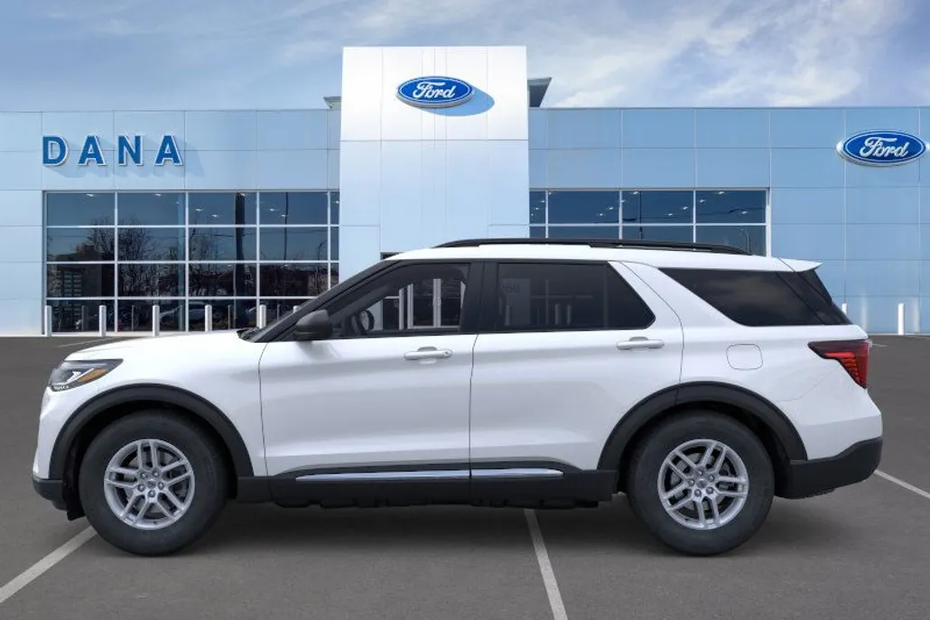 2025 Ford Explorer photo 1