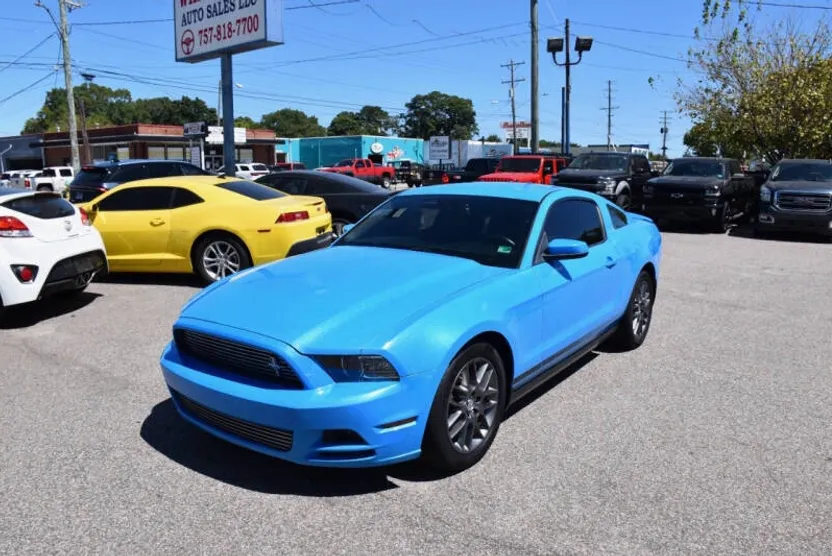 2013 Ford Mustang V6 Premium photo 1