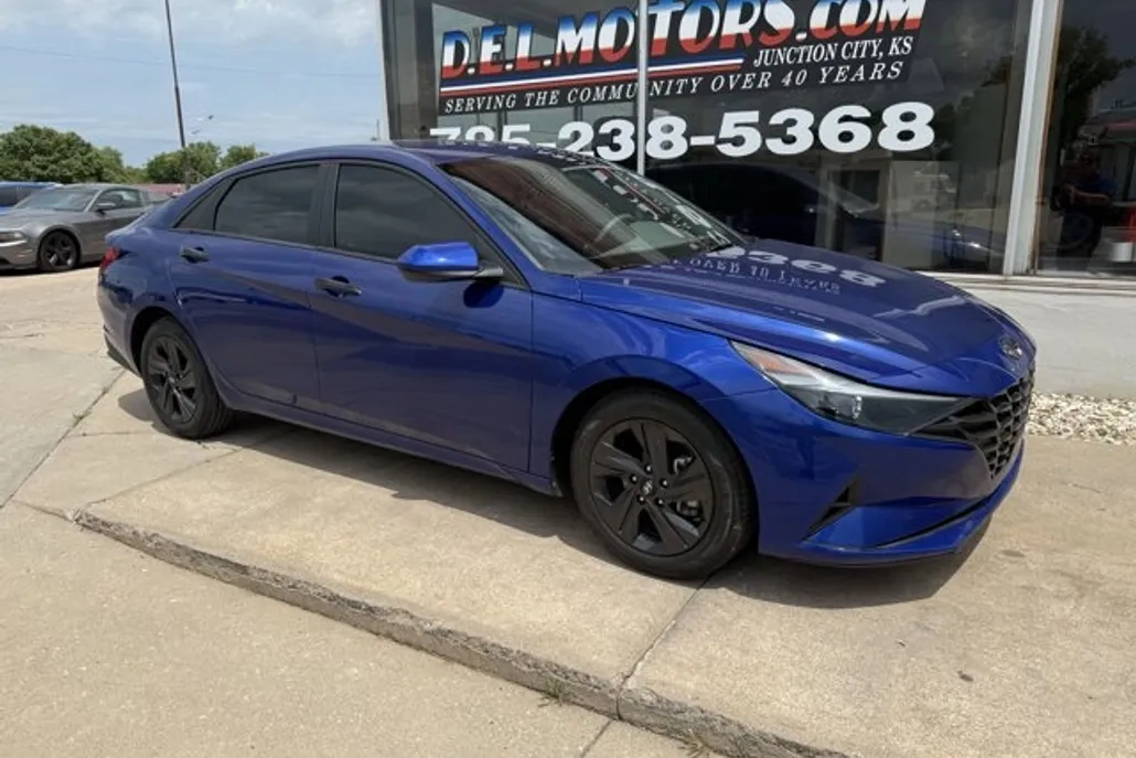 2021 Hyundai Elantra SEL photo 1