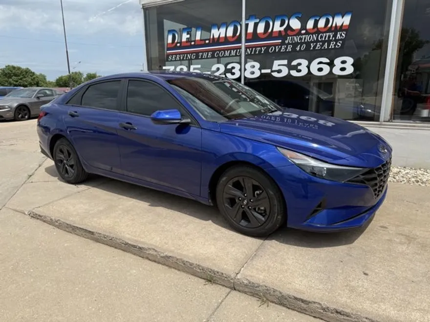 2021 Hyundai Elantra SEL photo 1