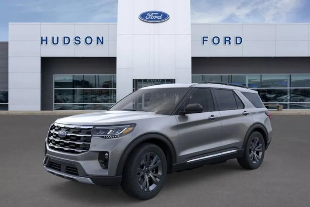 2025 Ford Explorer photo 1