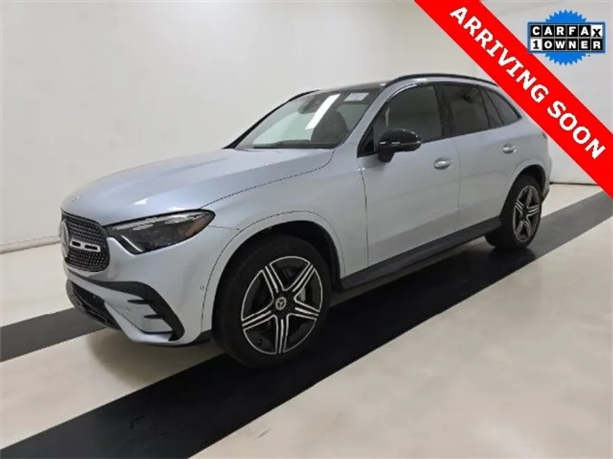 2024 Mercedes Benz GLC 300 photo 1