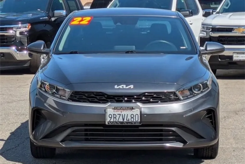2022 Kia Forte LXS photo 1