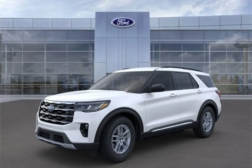 2025 Ford Explorer photo 1