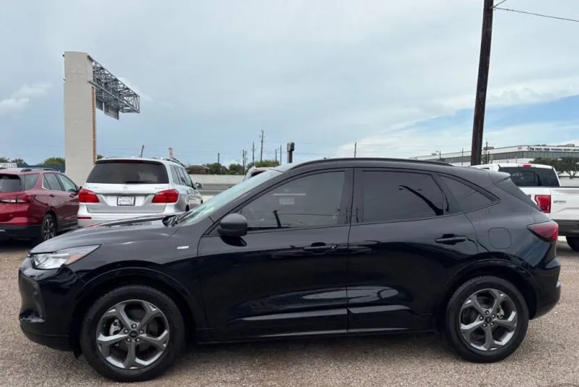 2024 Ford Escape ST-Line photo 1