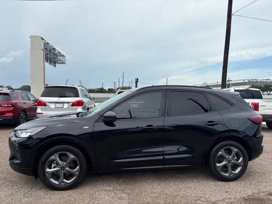 2024 Ford Escape ST-Line photo 1