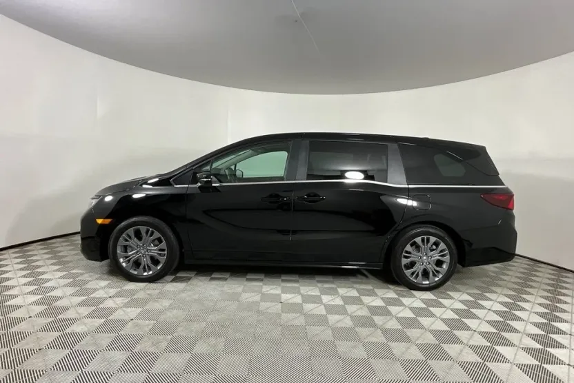 2025 Honda Odyssey Touring photo 1