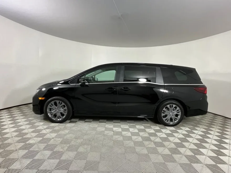 2025 Honda Odyssey Touring photo 1